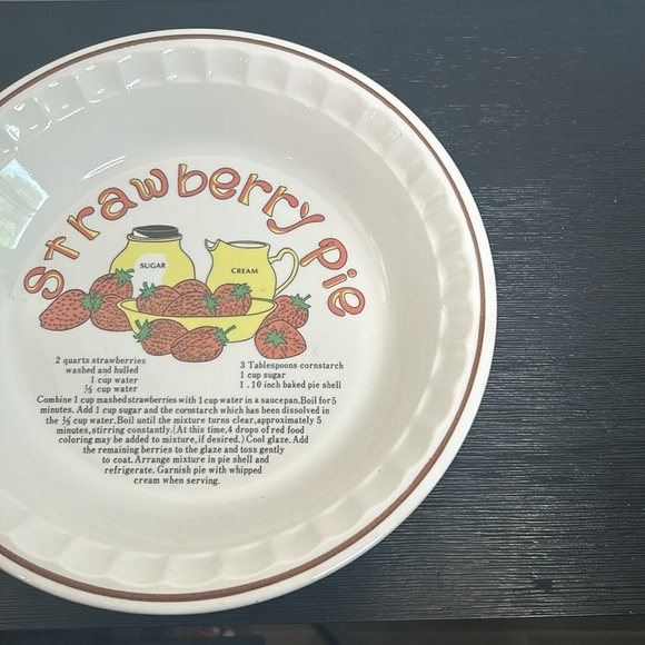 Vintage Strawberry Pie Baking Dish White Ceramic Bakeware Made in Korea - Picture 8 of 15